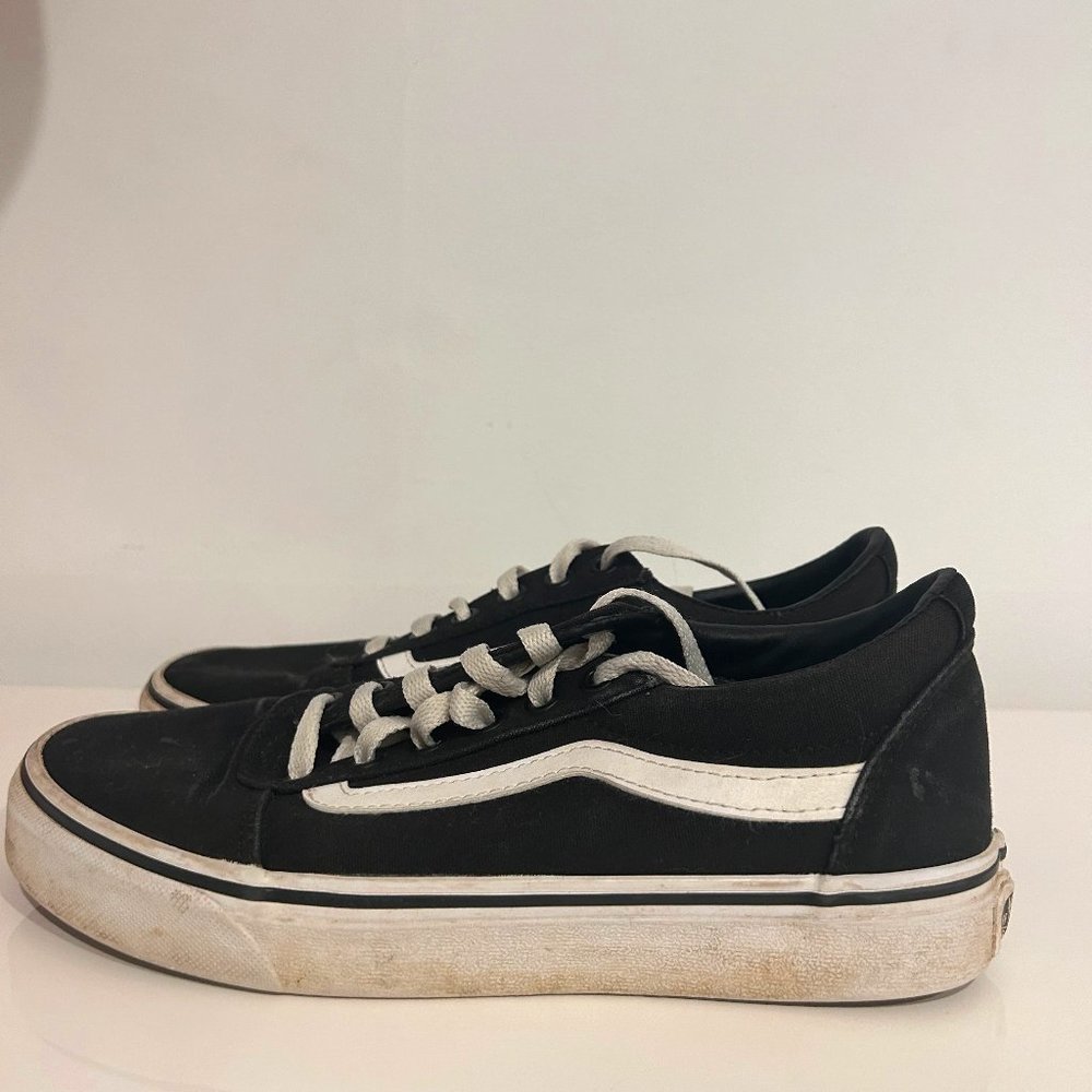 Women's Vans (Size 7.5)